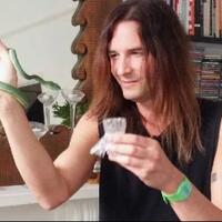 pria-ini-suntikkan-bisa-ular-ke-tubuhnya-dan-merasa-awet-muda-kok-bisa