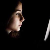 jadi-generasi-nunduk-ini-macam-macam-ekpresi-saat-lagi-internetan