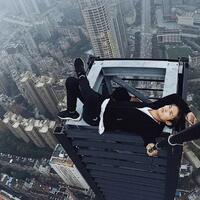 10-selfie-berbahaya-wu-yong-ning-sebelum-terjatuh-dari-gedung