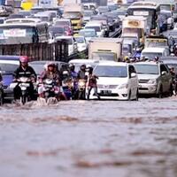 tips-berkendara-dimusim-banjir