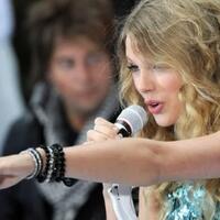 wow-seorang-penggemar-mengklaim-dibelikan-rumah-oleh-taylor-swift
