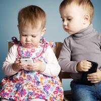 3-kesalahan-orang-tua-yang-memicu-anak-kecanduan-smartphone
