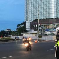 resmi-motor-boleh-melintas-sepanjang-jalan-bundaran-hi-monas