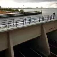 perbedaan-underpass-indonesia-dan-belanda-di-musim-hujan
