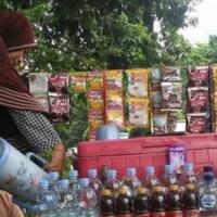 tulis-soal-ahok-di-gerobaknya-pedagang-kopi-ini-panen-pembeli