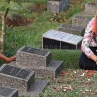 10-alasan-orang-pergi-ke-kuburan-no-horor