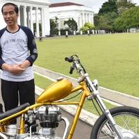 saat-ri-1-punya-mainan-baru-berupa-motor-custom