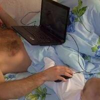 momen-kocak-ngenes-bayi-bayi-yang-diasuh-ayah-gamer