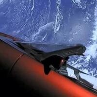 elon-musk-kirim-mobil-ke-luar-angkasa