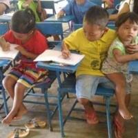 salut-bocah-7-tahun-ini-bawa-adiknya-ke-sekolah