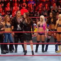 5-wanita-ter-kuat-di-wwe