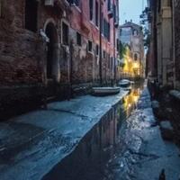 begini-potret-sungai-venice-yang-mengalami-kekeringan