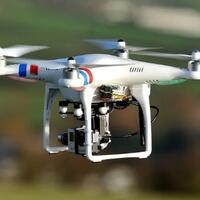 antara-kasihan-dan-bikin-ngakak-emak-emak-ini-dikerjain-dengan-drone