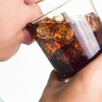 bahaya-konsumsi-segelas-soda-sehari-picu-kanker