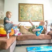 kreatif--ayah-bayi-kembar-ini-punya-cara-unik-buat-seru-seruan-dengan-anaknya