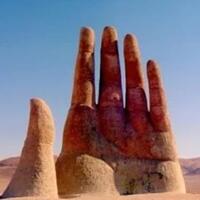 heboh-foto-penampakan-quottangan-raksasaquot-di-gurun-paling-kering-di-dunia