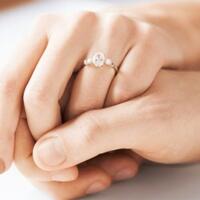 anti--mainstreamtren-tindik-jari-untuk-ganti-fungsi-cincin-kimpoi-berani-coba