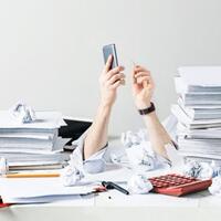 perbedaan-pecandu-kerja-dengan-pekerja-keras