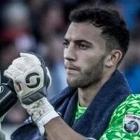 ngakak-jungkirbalik-para-kiper-ini-pipis-saat-pertandingan