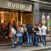 viral-disebut-mirip-ember-tas-gucci-tetap-laku-keras