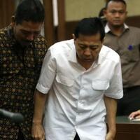 tingkah-novanto-di-sidang-sebelum-vonis-tidur-hingga-menangis