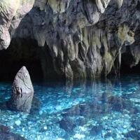 keren-5-gua-eksotis-ini-tersembunyi-di-kedalaman-lautan-indonesia-loh