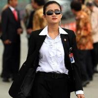 gaya-paspampres-wanita-yang-gagah-namun-terlihat-anggun-dan-cantik