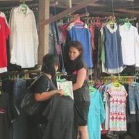 kok-kita-mau-pakai-baju-bekas-yang-berisi-koloni-bakteri