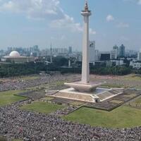 ternyata-instagramable-jadi-alasan-sandiaga-uno-gelar-tarawih-di-monas