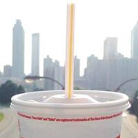 mcdonald-s-dan-starbucks-tak-akan-pakai-sedotan-plastik-lagi