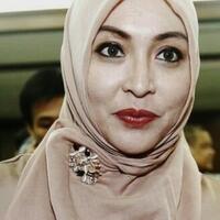 cantiknya-bikin-adem-ini-artis-indonesia-mualaf-yang-memutuskan-berhijab