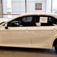 dealer-ini-pajang-mobil-rusak-bekas-kecelakaan-untuk-apa-coba