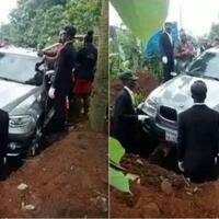orang-kaya-mah-bebas-ayah-meninggal-quotdikuburquot-dengan-mobil-bmw-mewah