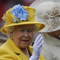 mengenal-sarung-tangan-ratu-elizabeth-ii