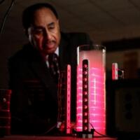 ron-mallett-profesor-yang-masih-optimis-dengan-mesin-waktu