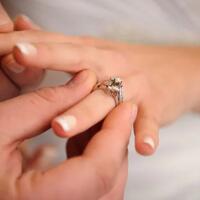 nih-alasan-kenapa-mempelai-wanita-minta-cincin-kimpoi-mahal