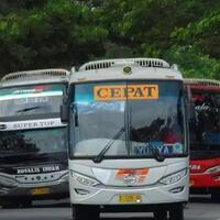 para-driver-bus-yang-terkenal-ngebutnya