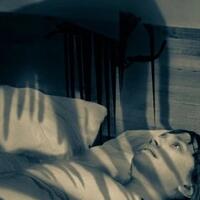 apa-yang-terjadi-pada-tubuh-kita-saat-tindihan-sleep-paralysis
