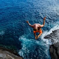 cliff-jumping-extreme-sport-yang-epik