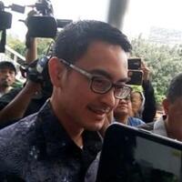 zumi-gunakan-gratifikasi-untuk-beli-action-figure-rp52-juta