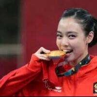 atlet-berpose-menggigit-medali-emas-kalo-mereka-gigit-5-hal-ini-masih-keren-nggak