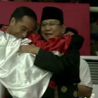 hebat--pencak-silat-dapat-mempersatukan-jokowi-dan-prabowo-dalam-satu-pelukan