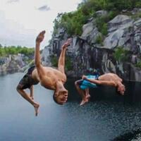 spot-cantik-cliff-jumping-di-sini-mantap-djiwa