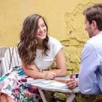 hindari-warna-baju-ini-saat-kencan-pertama