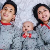 inspirasi-berbusana-matching-dengan-anak-ala-si-cantik-rachel-vennya