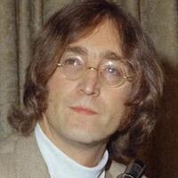 menyedihkan-5-selebritas-ini-tewas-di-tangan-penggemarnya-sendiri