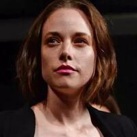 pertamakalinya-ada-model-pakai-pompa-asi-saat-tampil-di-catwalk