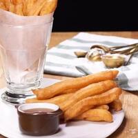 ide-cemilan-siang-ini-churros-saus-karamel