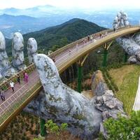 mari-berpegangan-pada-quotdua-tangan-raksasaquot-the-golden-bridge-dari-vietnam