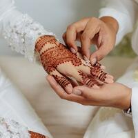 pamer-nikah-dan-kemesraan-di-media-sosial-bagus-gak-sih